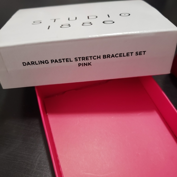 💫3/$30💫NIB Avon Stretch Bracelets - Picture 2 of 3